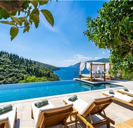 4 bedroom luxury villa with infinity pool and steps to beach in Molunat, Dubrovnik region, sleeps 8